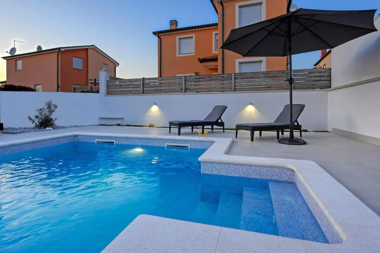 Casa Tara Three-Bedroom Holiday Home Pula