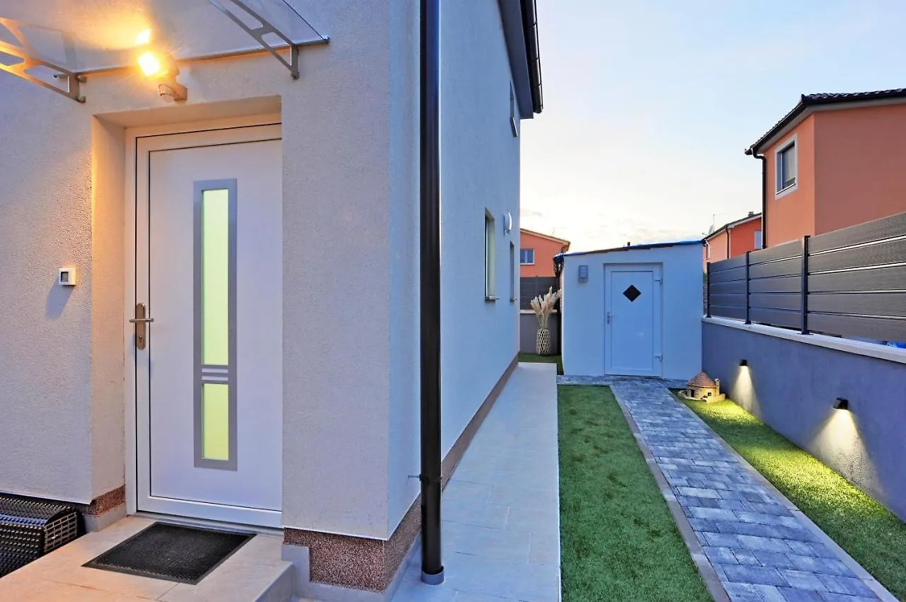 Casa Tara Three-Bedroom Holiday Home Pula Kroatien