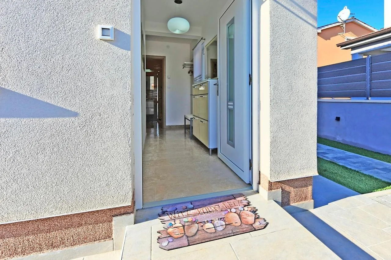 Casa Tara Three-Bedroom Holiday Home Pula