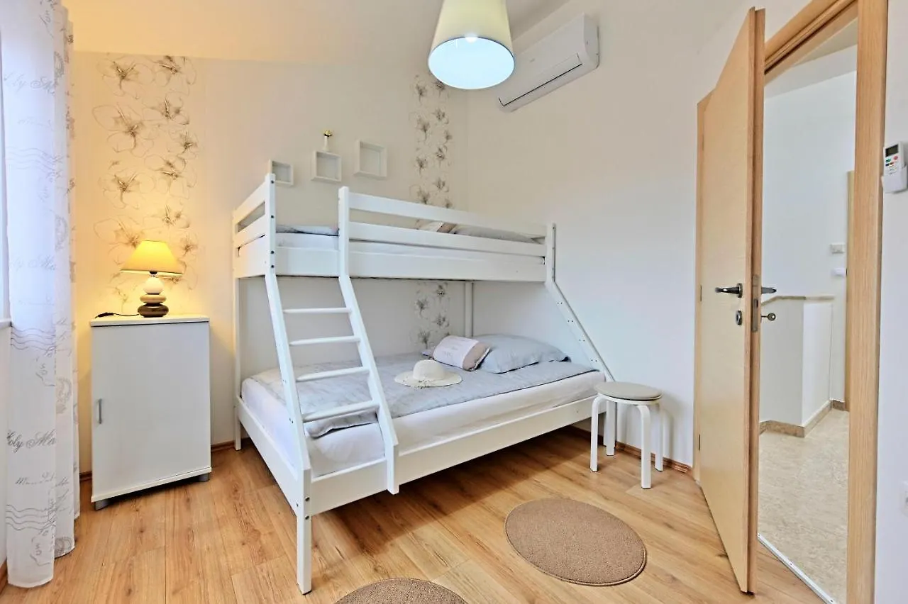 Casa Tara Three-Bedroom Holiday Home Pula